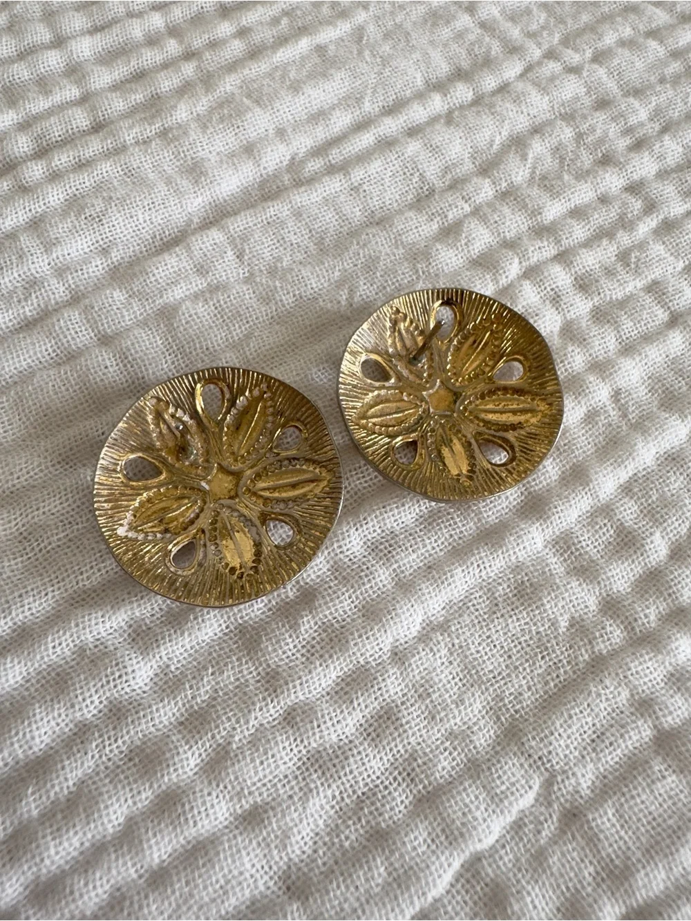 Vintage Avon Sand Dollar Earrings